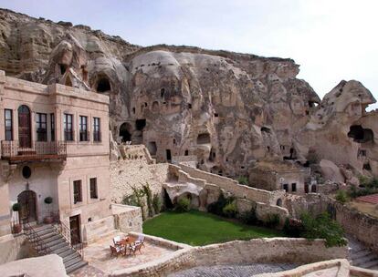 Vuelve a la prehistoria pero con todo lujo de comodidades en el Hotel Yunak Evleri de Capadocia