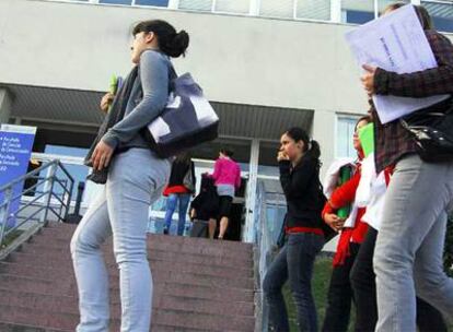 Estudiantes del campus universitario de A Coruña.