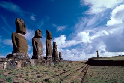 Esculturas moais en la isla de Pascua, Chile.