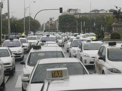 Los taxistas de Sevilla amplían sus protestas