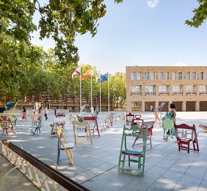 Sillas plegables del proyecto '100 sillas y 3 Salones Urbanos' expuesto en el festival Concéntrico de Logroño. (C) Josema Cutillas
