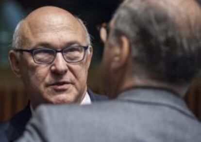 El ministro de Finanzas franc&eacute;s, Michel Sapin, antes del comienzo de la reuni&oacute;n del consejo de ministros de Econom&iacute;a y Finanzas de la Uni&oacute;n Europea.