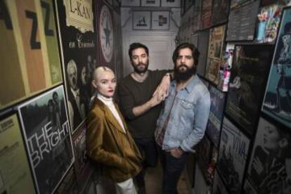 La solista Cintia Lund y Rafael y Alberto, de Viva Suecia, que actúan en la Stereoparty de Subterfuge Records.
