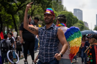 La marcha incluyó contingentes de organismos internacionales, grupos estudiantiles y familias.