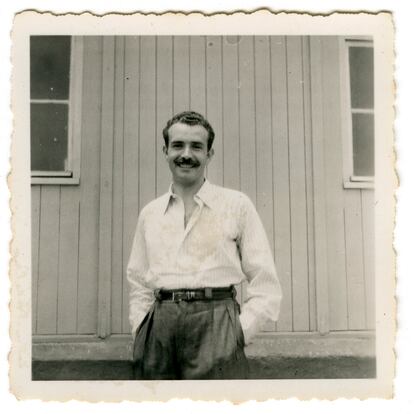 Guilherme da Costa Carvalho, nacido en 1921, Oporto. Detenido por primera vez en 1948 por ser miembro del Partido Comunista Portugués, y enviado al campo de concentración de Tarrafal en 1949, donde pasó un total de veinte meses antes de ser transferido a Portugal. Estuvo involucrado en una fuga en Peniche en 1960 y en Caxias en 1961. Durante su vida, pasó dieciséis años y seis meses en prisión. Fue liberado, gravemente enfermo, en 1972, y murió en 1973.