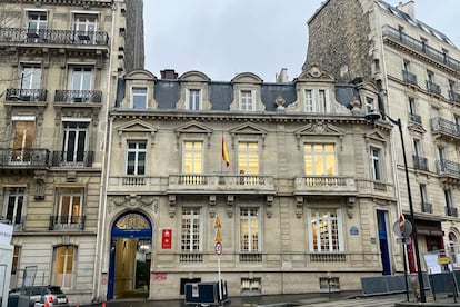 Edificio situado en el nmero 11 de la Avenida Marceau de Pars que alberga la biblioteca del Instituto Cervantes.