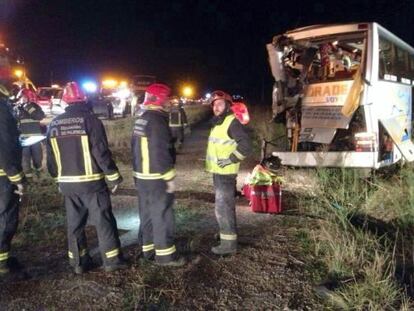 Los servicios de emergencia atienden el lugar del accidente en Torquemada.