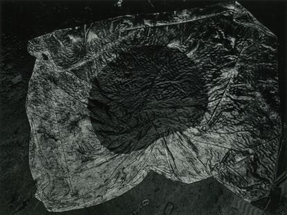 'The Japanese National Flag' ('La bandera nacional de Japón', Tokyo 1965). Cortesía de la galería Michael Hoppen y de Foto Galería Internacional.