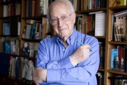 Antonio Mingote, pictured at his Madrid home in February 2009.