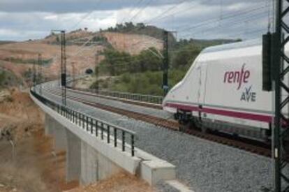 Tren AVE hacia Valencia.