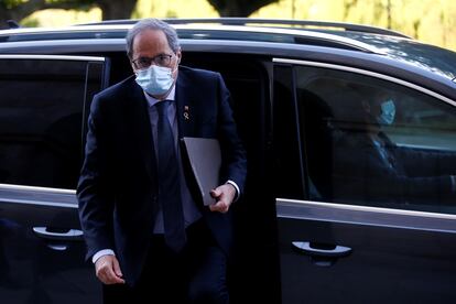 GRAFCAT6917. BARCELONA, 21/05/2020.- El presidente de la Generalitat, Quim Torra, a su llegada al Parlament, donde este jueves se somete a la sesión de control, en la segunda sesión plenaria desde la declaración del estado de alarma. EFE/Quique García