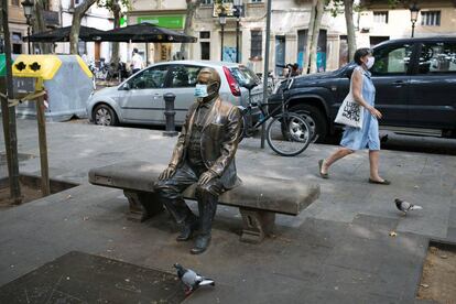 Escultura de Rovira i Trias a la plaça batejada amb el seu nom, epicentre narratiu de Marsé.