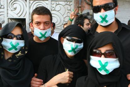 Partidarios del candidato opositor Hossein Musaví protestan en las calles de Teherán tras las elecciones, en junio de 2009.