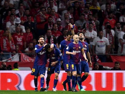 Messi, Coutinho, Iniesta, Busquets y Suárez celebran el quinto gol azulgrana ante el Sevilla. 