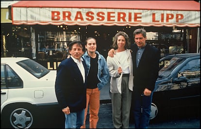 Roman Polanski, Emmanuelle Seigner Harrison Ford y Melissa Mathisson en París en 1993.