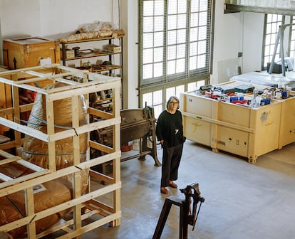 Solano en su taller de Gelida (Barcelona), donde lleva más de 20 años trabajando.