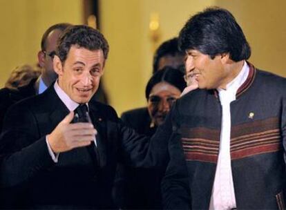 El presidente francés, Nicolas Sarkozy y su homólogo boliviano, Evo Morales.