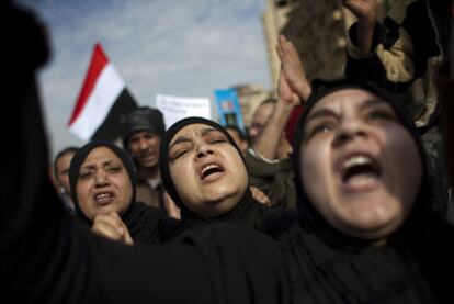 Un grupo de mujeres en la concentración de ayer en la plaza de la Liberación.