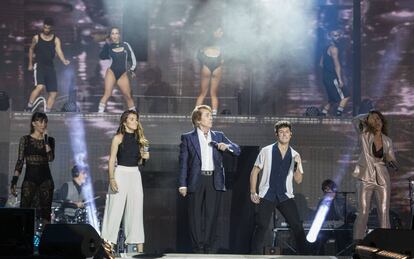 Aitana, Amaia, Raphael, Alfred y Miriam en el concierto de OT en el Santiago Bernabéu.