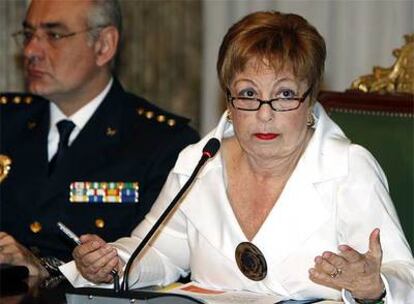 Soledad Mestre, junto al jefe superior de Policía de Madrid, Enrique Barón, durante la rueda de prensa.