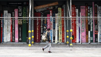 El exterior de la Casa del Libro en la calle Gran Vía de Madrid, durante el estado de alarma.