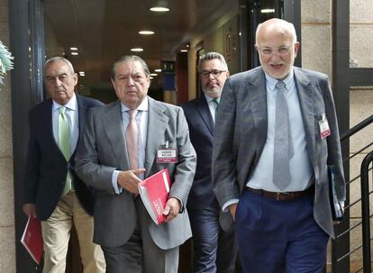 Vicente Boluda, presidente de la Asociación Valenciana de Empresarios, con Juan Roig, presidente de Mercadona, este jueves en Valencia.