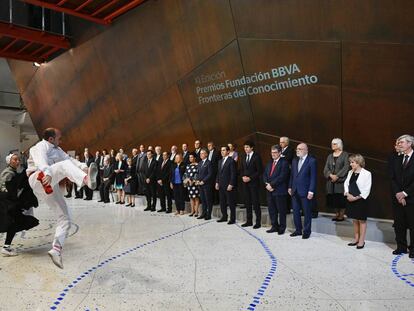 Aurresku de honor a los galardonados, previo a la ceremonia de entrega de los Premios Fronteras. 