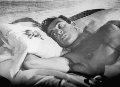 Sean Connery y una tarántula en una escena de 'Agente 007 contra el Dr. No' (1962).