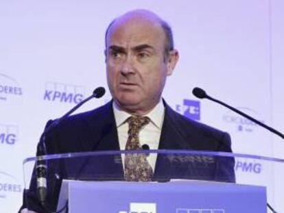 El ministro de Economía y Competitividad, Luís de Guindos, durante su intervención hoy en el primer Foro Líderes que organizan la Agencia EFE y KPMG, un encuentro que reúne a personalidades del mundo económico y empresarial.
