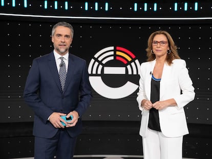 Carlos Franganillo y Alejandra Herranz, presentadores del especial informativo de La 1 '23J. Tú decides'.