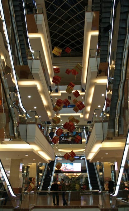 Imágen del interior del centro comercial de la alameda de Shahba en Alepo. Fotografía tomada el 12 de diciembre de 2009.