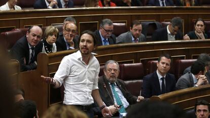 Pablo Iglesias en su dura intervención contra el PSOE en el debate de investidura en marzo de 2016