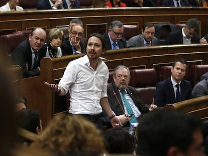 Pablo Iglesias en su dura intervención contra el PSOE en el debate de investidura en marzo de 2016