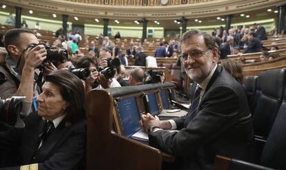 Paloma, en plena tarea, el miércoles, durante la primera sesión del debate de investidura.