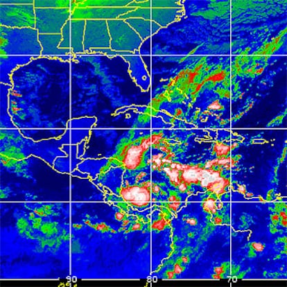 La tormenta tropical Beta, la 23ª de la temporada, podría convertirse en huracán en las próximas horas.