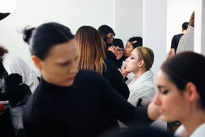 Imagen del backstage previo al último desfile de Abra
