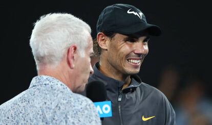 McEnroe entrevista a Nadal tras el partido.