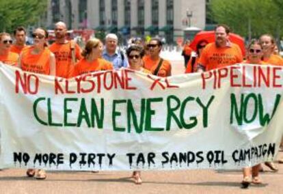 Grupos ecologistas y otras organizaciones se oponen a Keystone XL porque el oleoducto, que transportar el crudo pesado de Alberta, atravesara zonas de alto valor medioambiental. EFE/Archivo