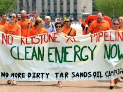 Grupos ecologistas y otras organizaciones se oponen a Keystone XL porque el oleoducto, que transportará el crudo pesado de Alberta, atravesaría zonas de alto valor medioambiental. EFE/Archivo