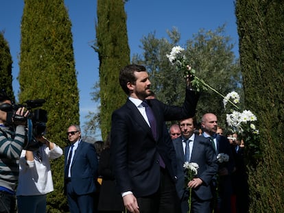 Pablo Casado, este miércoles, en la ofrenda a las víctimas del 11-M en el Parque del Retiro.
