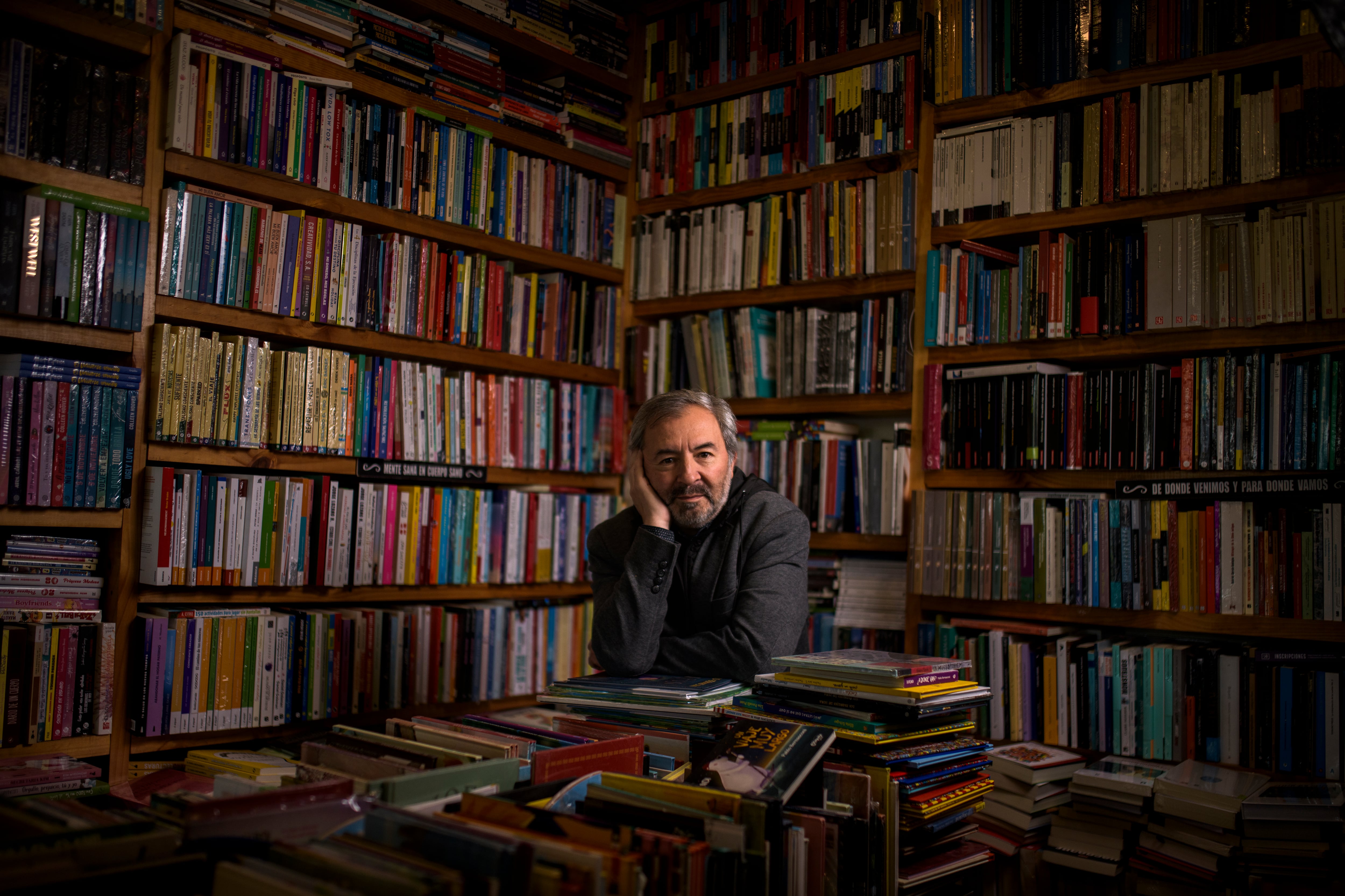 Marcelo Simonetti, escritor: “En Chile nos relacionamos con el migrante a partir de la ignorancia en vez de la curiosidad”