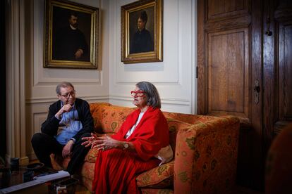 Serrano y Cavallo conversan en la casa del periodista, en Santiago.
