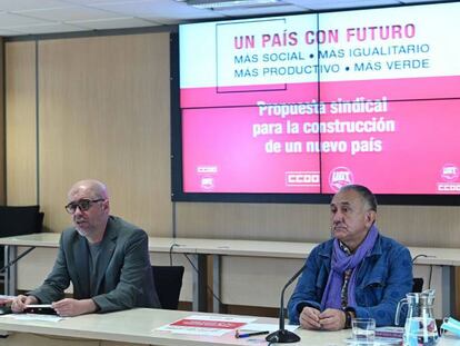 Los secretarios generales de CCOO, Unai Sordo (izquierda), y UGT, Pepe Álvarez, durante la rueda de prensa.