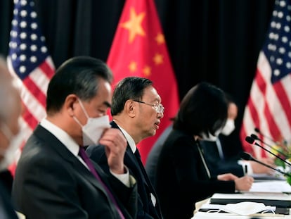 O conselheiro de Estado chinês, Yang Jiechi, durante a reunião das delegações diplomáticas dos EUA e China em Anchorage (Alasca).