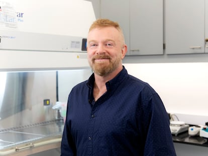 El médico argentino Gabriel Rabinovich en su laboratorio.