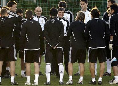 El manchego, dirigiendo su primer entrenamiento con el Real Madrid