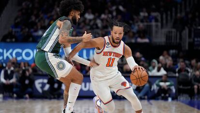 Jalen Brunson, base de los New York Knicks, durante el partido disputado el domingo por su equipo contra los Detroit Pistons.