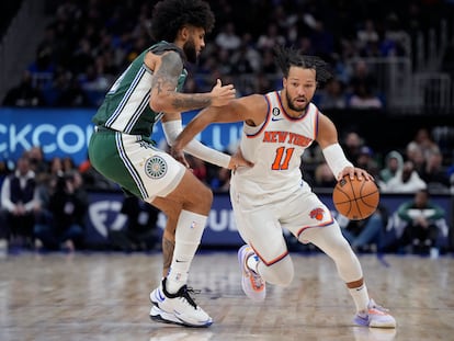 Jalen Brunson, base de los New York Knicks, durante el partido disputado el domingo por su equipo contra los Detroit Pistons.