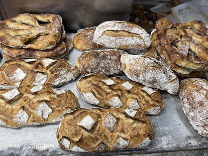 Panes recién horneados de los que se surten algunos restaurantes de renombre.