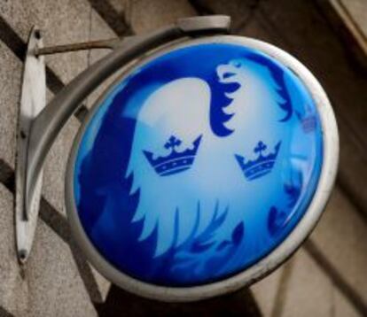 Logotipo del banco Barclays en una sucursal de Londres, Reino Unido. 